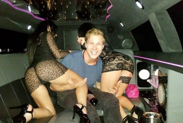 Stripteaseuses en limousine